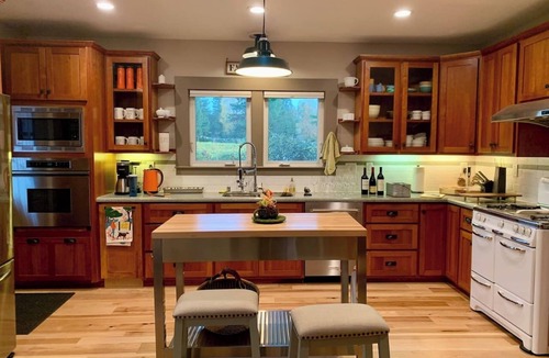 Graton House | Vineyard View: Spa | Fire-pit | Dog Friendly