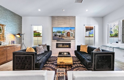 Historic Tennis Club Condo | Vista Montaña - Beautiful downtown townhome!