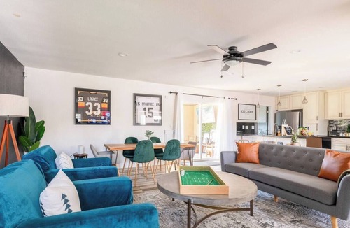 Rancho Oakey House | Viva Las Vegas Retreat in the Heart of Sin City!