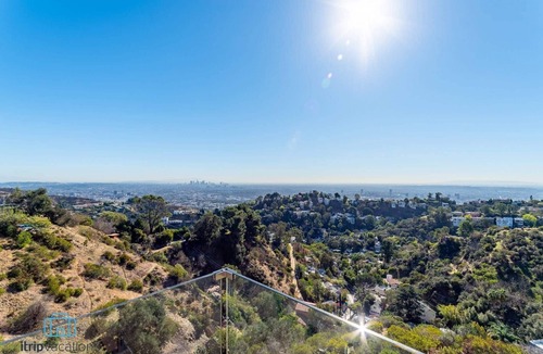 Hollywood Hills West House | Voted "Best Jet Liner Views" in LA Dogs Ok