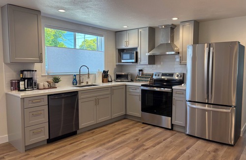 East End Apartment | Walk Downtown + Beach King Beds Family-Friendly