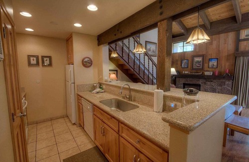 Pioneer Trail Condo | Walk to Beach Cabin Style | Community Amenities