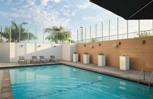 Anaheim Resort Hotel | Walk to Disney - Stylish Suites with Pool, Free Wi-Fi and Breakfast