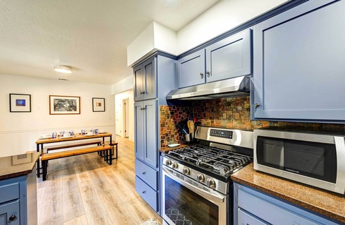Oakhurst House | Walk to Dtwn! Dog-Friendly Oakhurst Gem w/Yard