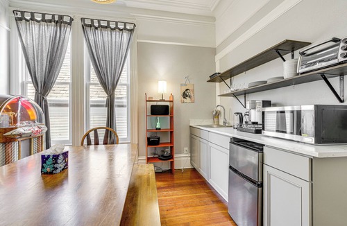 Lower Haight Apartment | Walk to Haight-Ashbury: Cozy Apartment w/Jukebox!