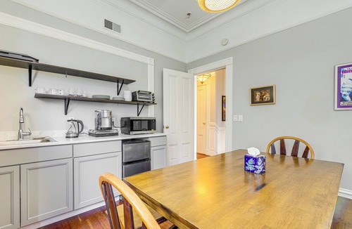 Lower Haight Apartment | Walk to Haight-Ashbury: Cozy Apartment w/Jukebox!