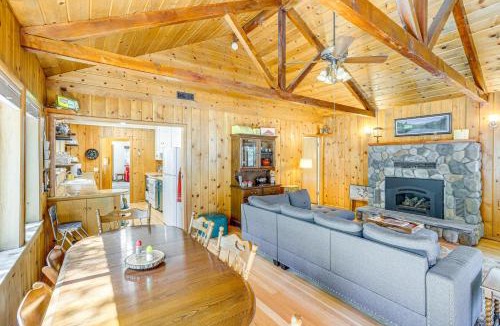 Prattville House | Walk to Lake Almanor: Prattville Cabin w/2 Decks!