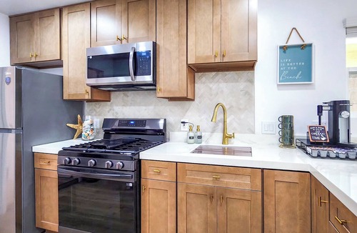 Huntington Harbour House | Walk to the beach, CURATED 1-bedroom guesthouse, KING BED, EV charger