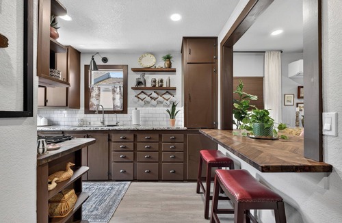 Wheatland Cottage | Walkable to Pumpkin Farm & Hop Riot, right in town