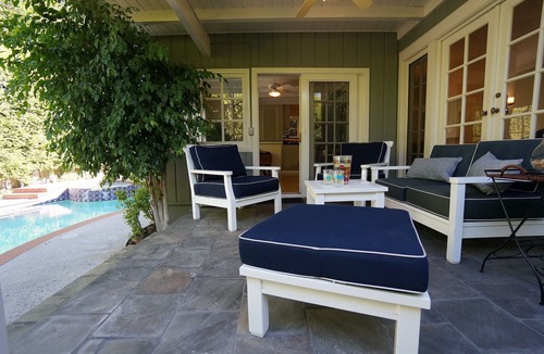 Studio City House | Warm California Retreat Ideally Situated for your Staycation or Remote Working!