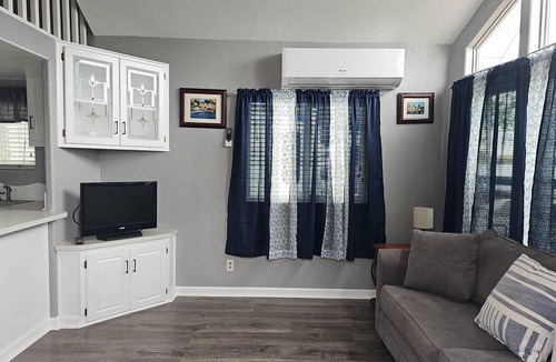 Walnut Grove Cabin | Waterfront Loft Cottage on the Delta - Sleeps 5 - Fishing at Snug Harbor