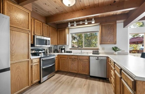 Tahoe Vista House | Waves End Lakefront By Tahoe Getaways. On the beach with buoy and beach toys!