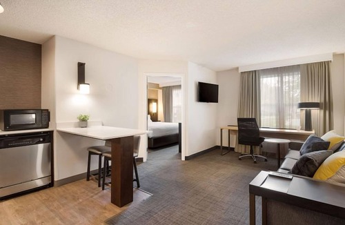 Reno/Tahoe Airport Hotel | Welcome to Paradise! 3 Breathtaking Units, Close to Nevada Historical Society!