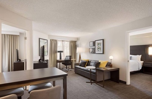 Reno/Tahoe Airport Hotel | Welcome to Paradise! 3 Breathtaking Units, Close to Nevada Historical Society!