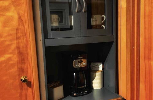 Shaver Lake Cabin | Welcome to The Lyon's Den in the beautiful East Village of Shaver Lake