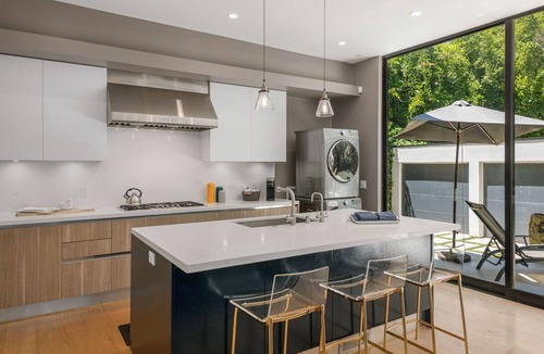 Melrose House | WEST HOLLYWOOD MODERN OASIS - Walk to dining & shopping. Gated. Private. Clean.