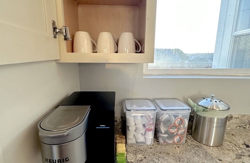 Prescott Condo | West Oakland 3br/2ba top floor flat ideal for business or family travel