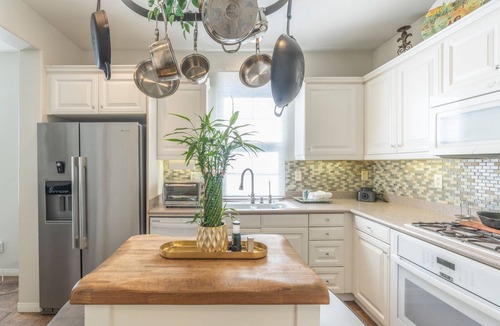 Oak Creek House | Whole House Long Term 3BR Suite Rental 1,330 Sq Ft Irvine Min 12 months
