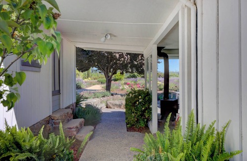 Yountville House | Wine Country Yountville Farmhouse - 7100 Silverado Trail