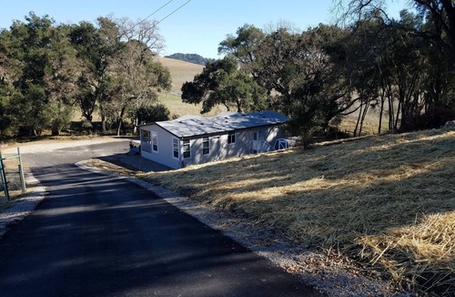 Paso Robles House | Winery Row Pickleball Court Peaceful Hamlet