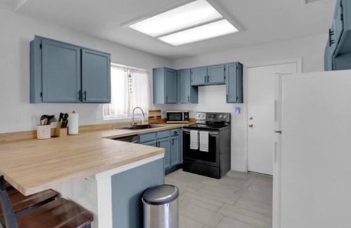 Green Valley House | Winter Stay! Quiet & Safe Henderson Home · 30+ Nights Only
