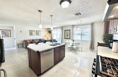 Chinatown House | Wonderful 4-bedroom suite in ChinaTown Vegas