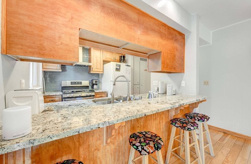Lake Forest Condo | Wonderful year-round escape near skiing & lake with pool, hot tub, & deck