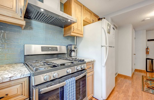 Lake Forest Condo | Wonderful year-round escape near skiing & lake with pool, hot tub, & deck