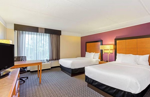 Florida Central Atlantic Coast Hotel | WonderWorks 2 Double Studio w/breakfast, gym, pool