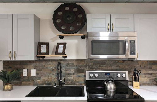 Gaslamp Quarter Apartment | Woolworth Loft - Modern 3BR Apt Steps from Gaslamp