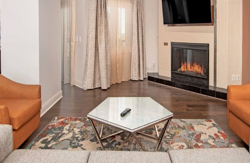 Anaheim Resort Resort | WorldMark Anaheim Aug 6-9 : 2BR Presidential Suite! Walk to Disney