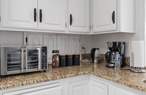 Coarsegold House | Yosemite 6BR Villa + Sleeps 20 + Hot Tub+Games