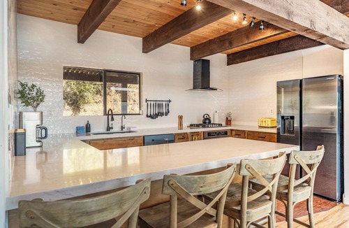 Oakhurst House | Yosemite Sunrise House with hot tub/views/game room!