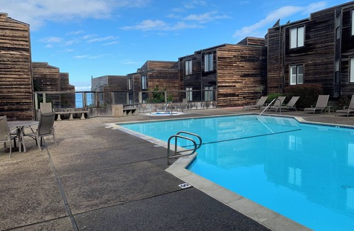 Monterey Condo | YOU WON'T WANT TO LEAVE!