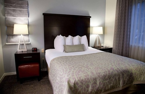 San Bruno Hotel | Your Home Away From Home! Onsite Pool, Free Breakfast, Parking