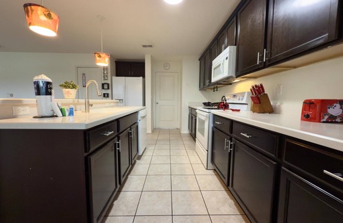 Crystal Cove House | Your Lakeview Getaway in Crystal Cove – Sunsets, Comfort & Great Location