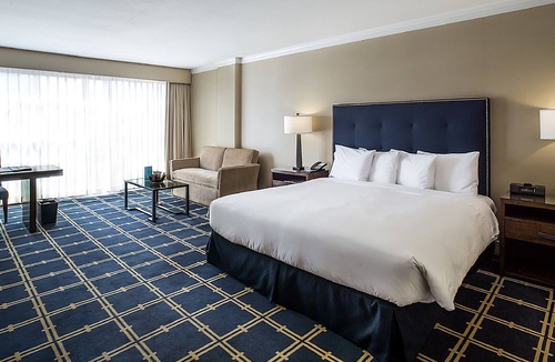 Sunnyvale West Hotel | Your Relaxing Getaway Awaits! Free Parking, Onsite Pool, Pets Allowed!
