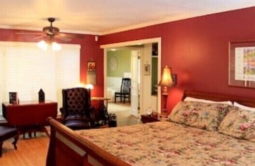 Reedley Apartment | Zinfandel Suite Sequoia View B&B
