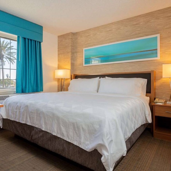 A Magical Vacation Awaits! Close to Disneyland with Fitness Center!