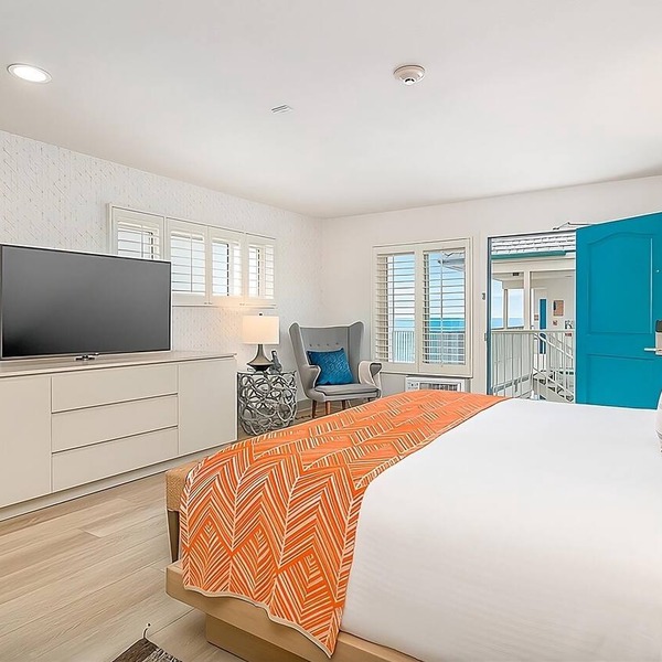 Experience Soothing Moments & Luxury! Outdoor Pool, Beachfront Property
