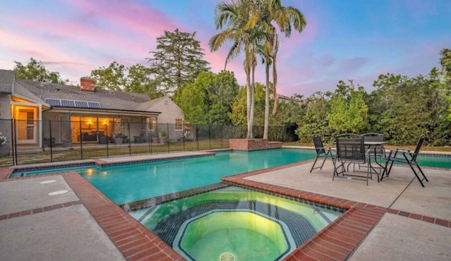 ৎ୭The Otsego Hideawayৎ୭w/Pool Jacuzzi games & more