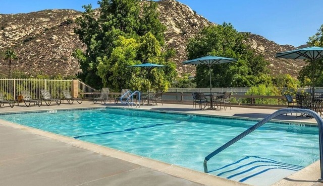 1 BDRM CONDO SALTWATER HEATED POOLS, HOT TUBS, RACQUET CLUB, 17 TENNIS COURTS