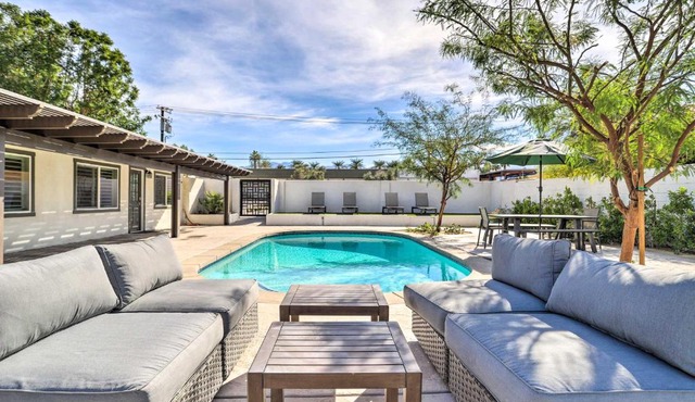 < 1 Mi to El Paseo: Cottage Oasis w/Fire Pit