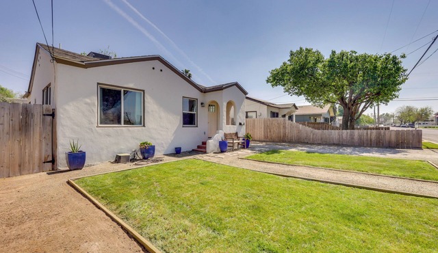 < 1 Mi to Main St Hanford! Home w/Outdoor Space
