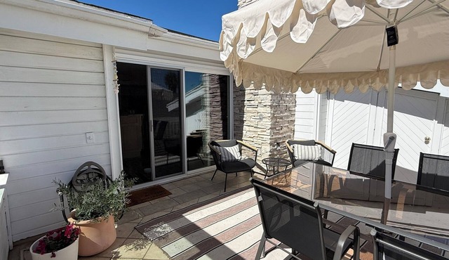 1BR Private Beachy Flat w/Deck in Costa Mesa Great 4 Nurses & Business Travelers