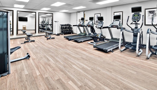 1BR Queen Suite | Full Kitchen & Free Breakfast
