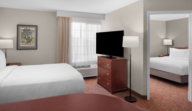 1BR Suite Near SF – Kitchen, DVD Library & Fresh Cookies!