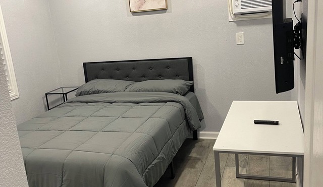 2-bedroom house in wonderful Modesto with cool AC