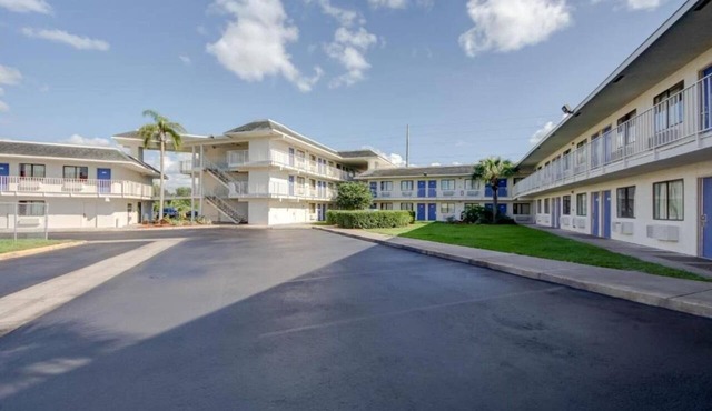2 Full Beds | Lakeland