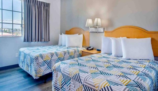 2 Full Beds | Non-Smoking, Kitchen